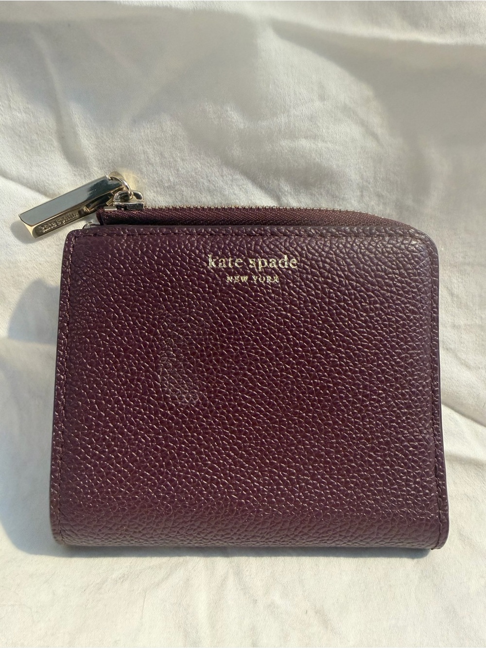 Kate Spade New York Burgundy Pebbled Leather Small Bifold Zip Wallet (A2)